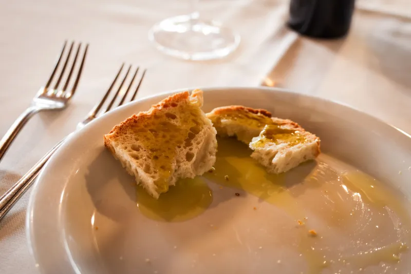 The New Dinner Party Centerpiece: Orchestrating a Formal Olive Oil Tasting for Your Guests